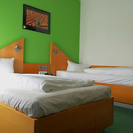 Hotel Sportschule Oberhaching Exterior foto