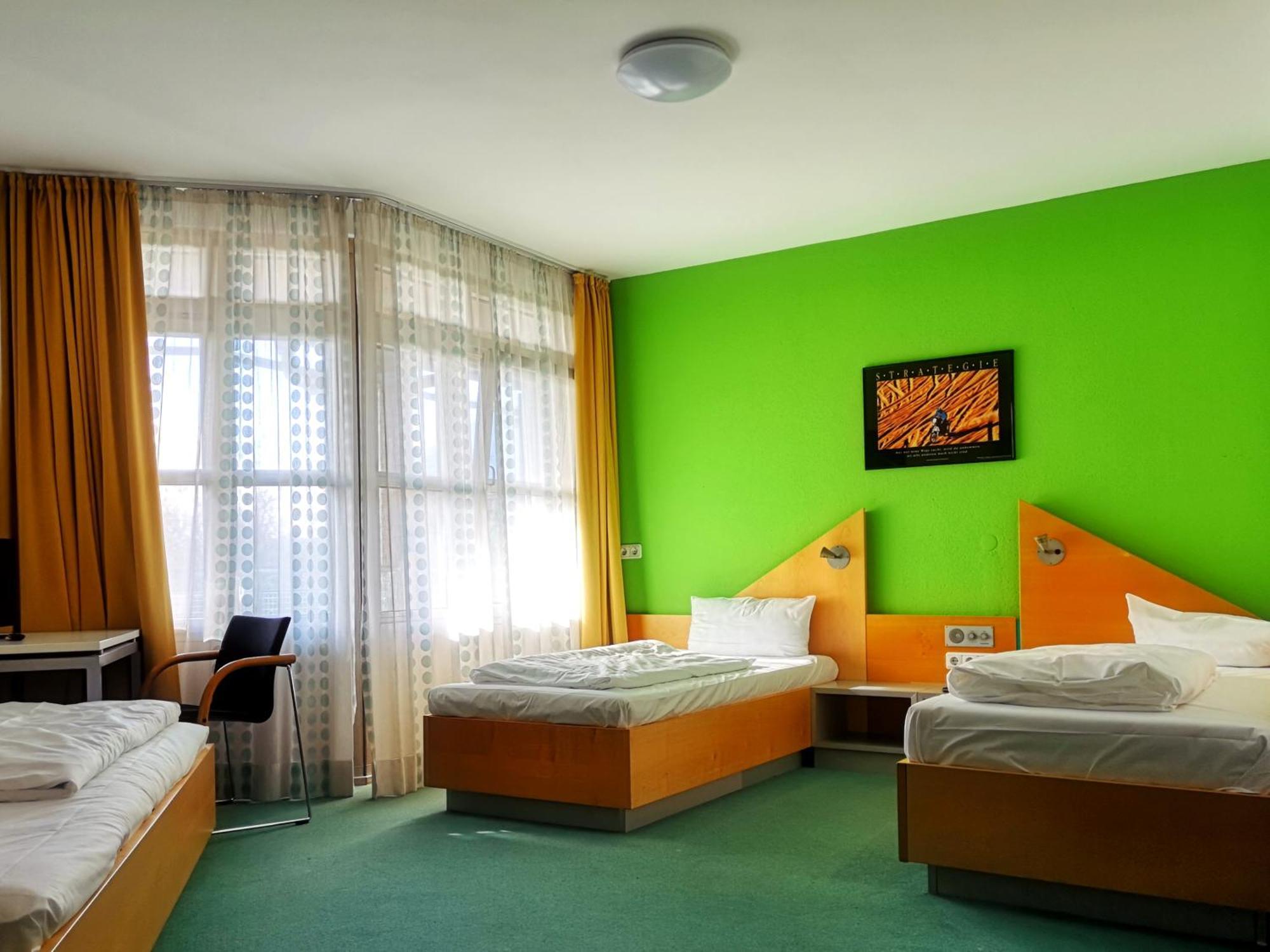Hotel Sportschule Oberhaching Exterior foto