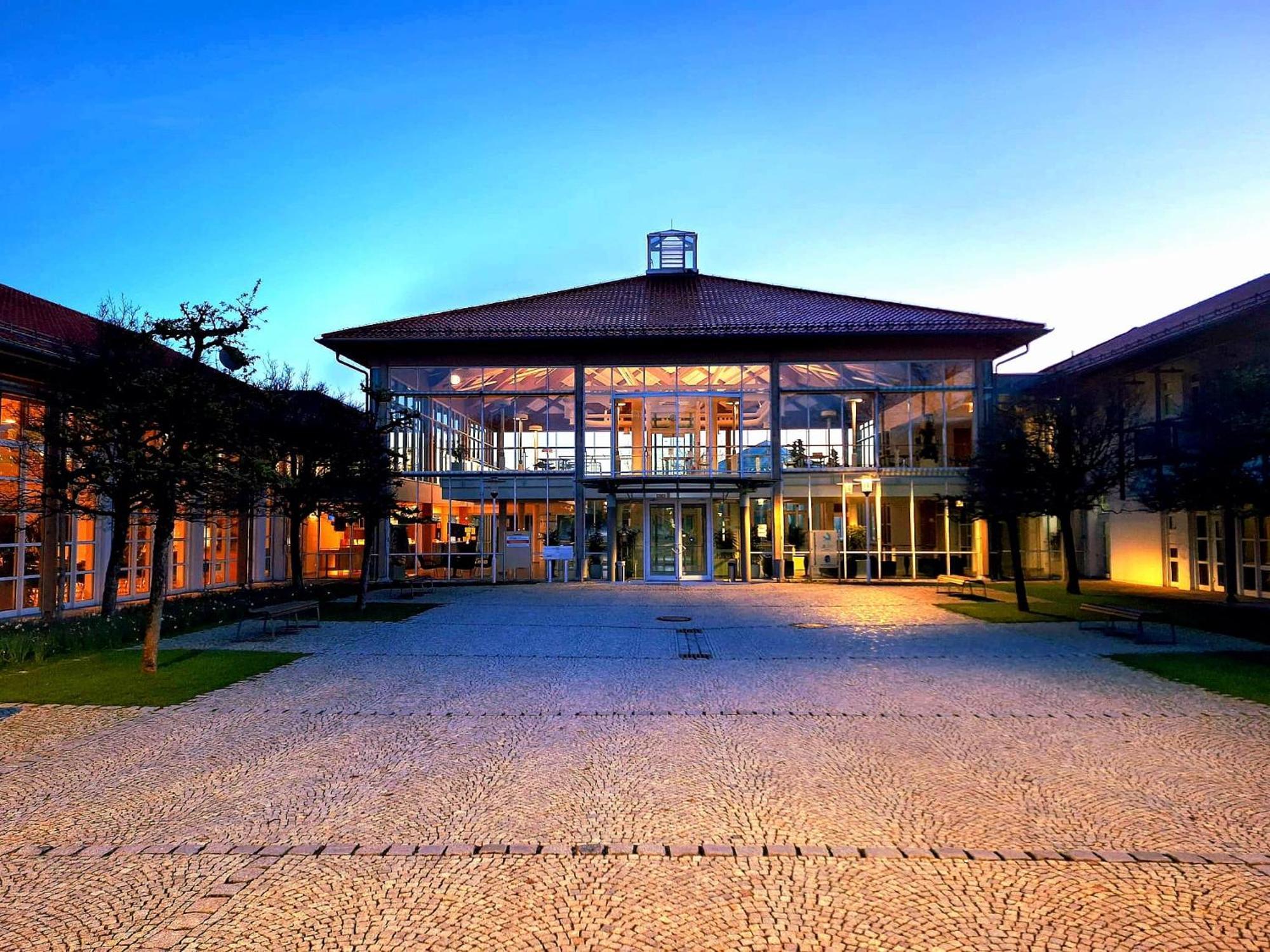 Hotel Sportschule Oberhaching Exterior foto